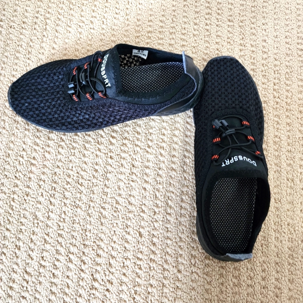 Men's size 8 Water shoes